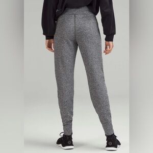 NWOT Lululemon Engineered Warmth Relaxed Fit Jogger Black / White